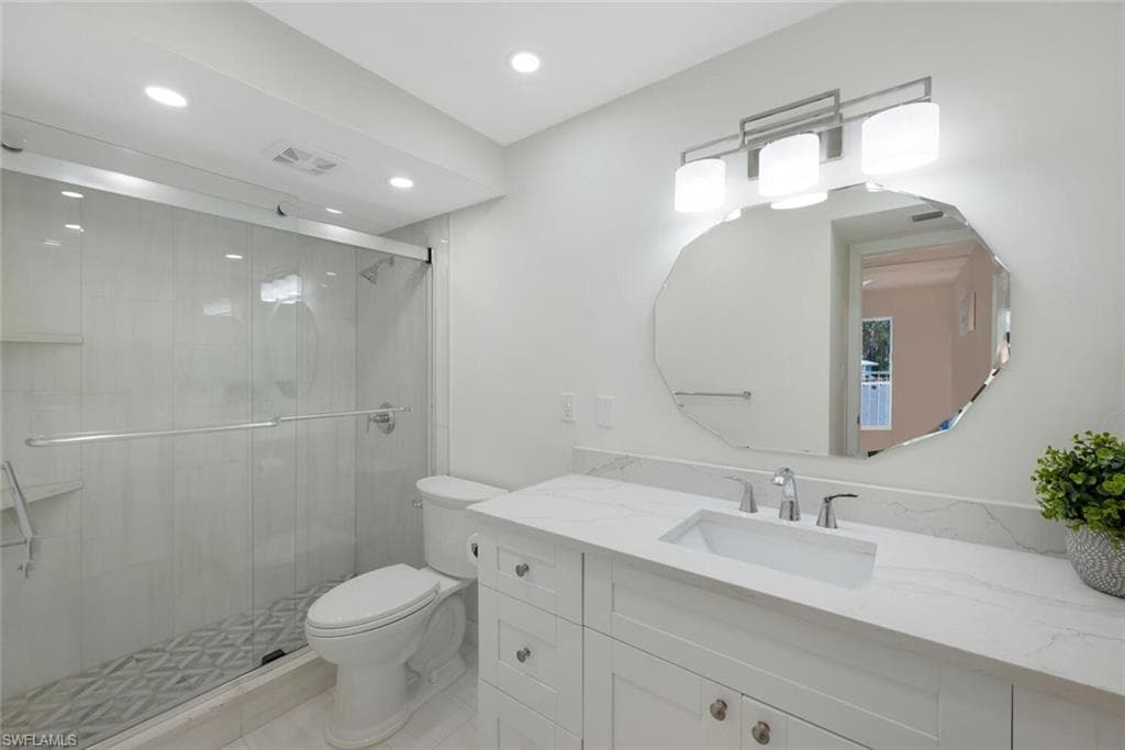 5 High Point Cir W 212, Naples, FL 34103-8