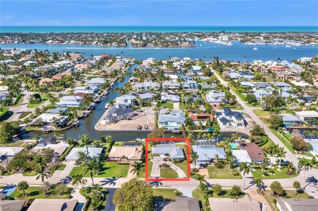 1696 Sandpiper St, Naples, FL 34102-1