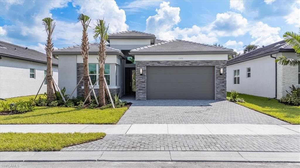 12452 Violet Ln, Naples, FL 34120-2