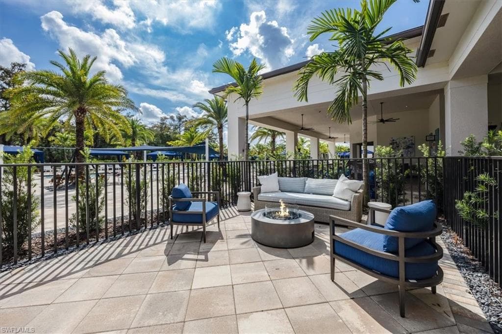 12452 Violet Ln, Naples, FL 34120-32