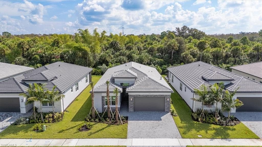 12452 Violet Ln, Naples, FL 34120-3
