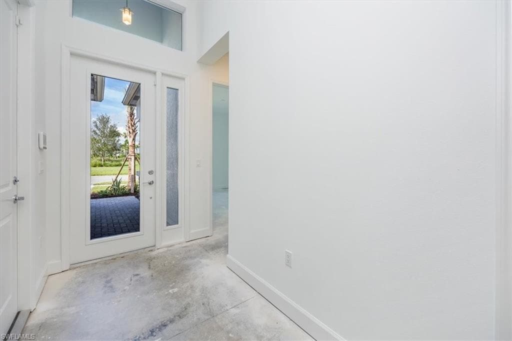 12452 Violet Ln, Naples, FL 34120-4
