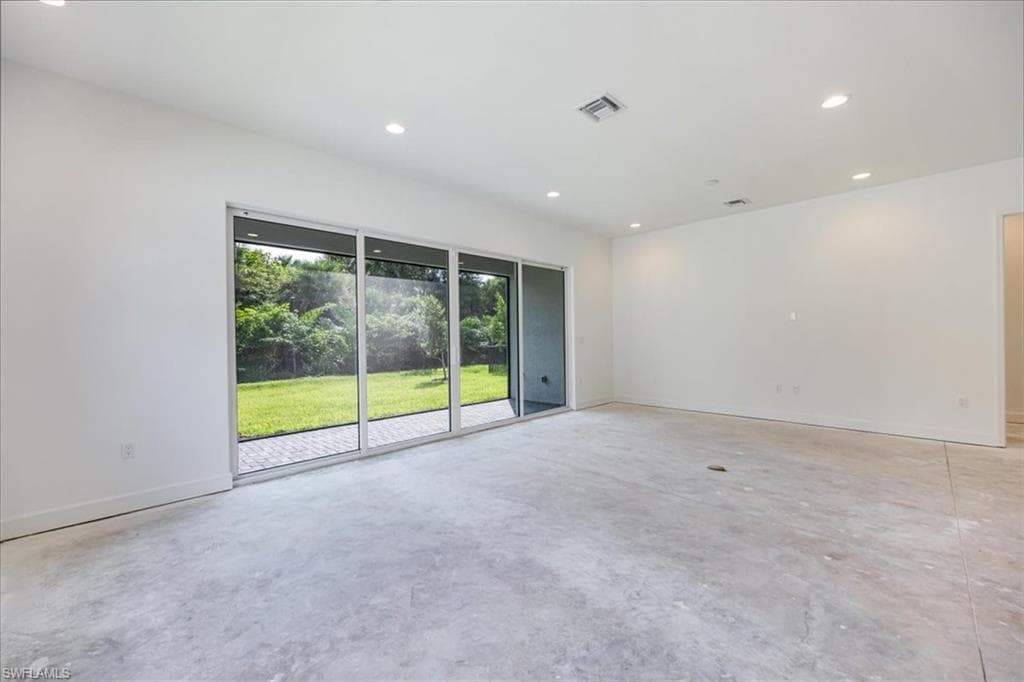 12452 Violet Ln, Naples, FL 34120-7