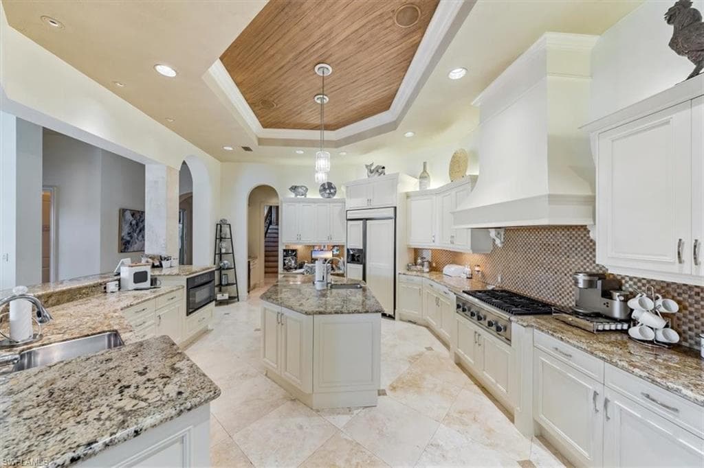 13681 Pondview Cir, Naples, FL 34119-31