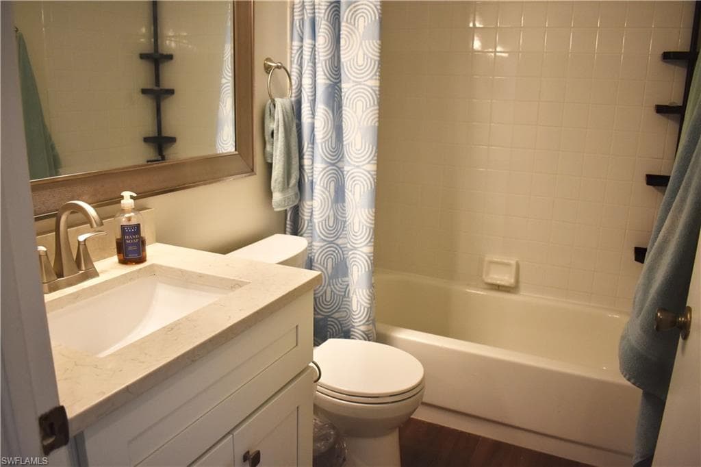 7725 Jewel Ln 202, Naples, FL 34109-12