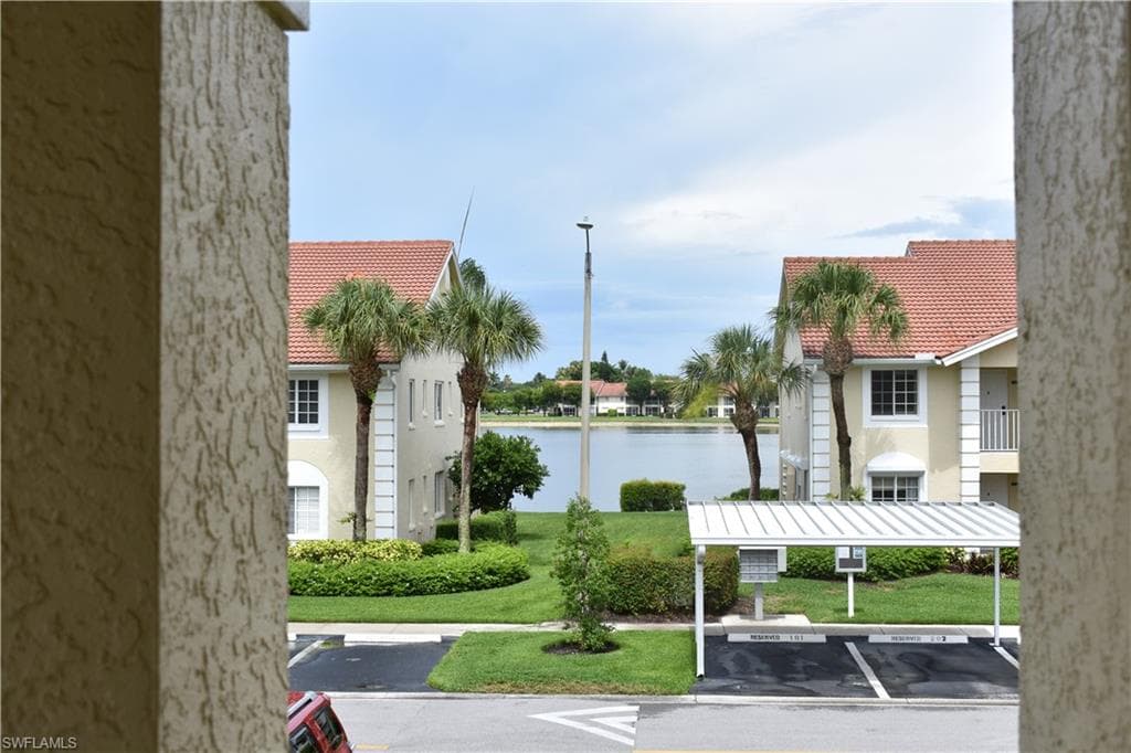 7725 Jewel Ln 202, Naples, FL 34109-19