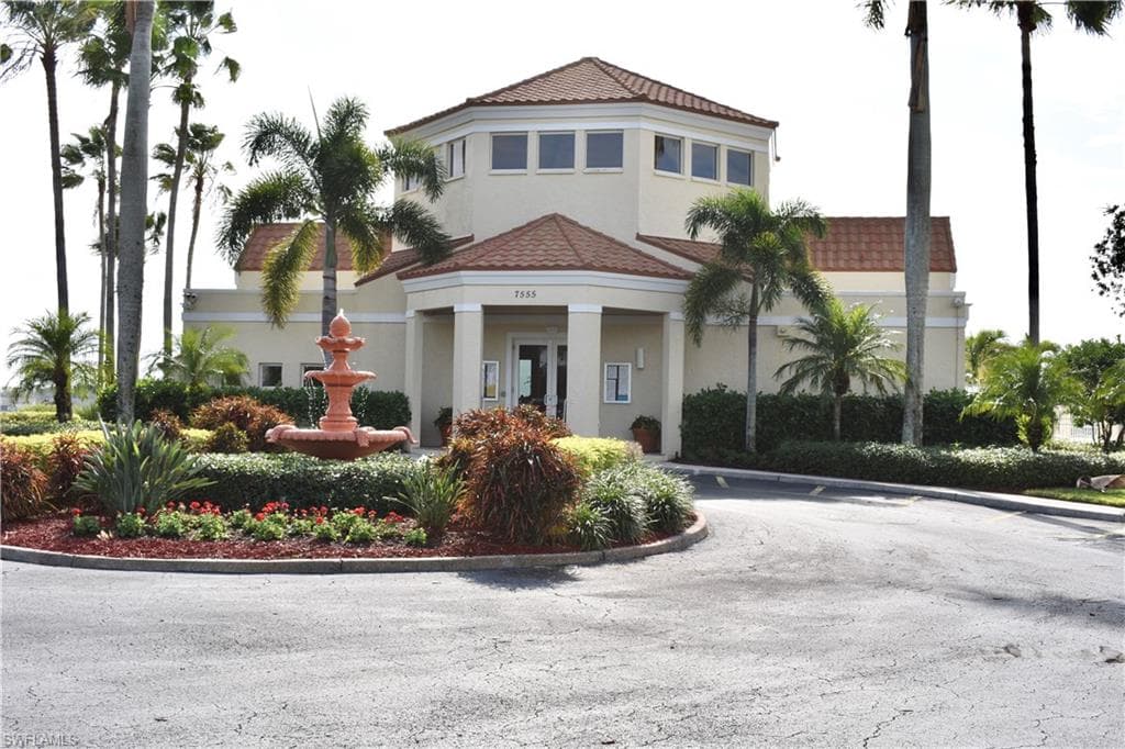 7725 Jewel Ln 202, Naples, FL 34109-20