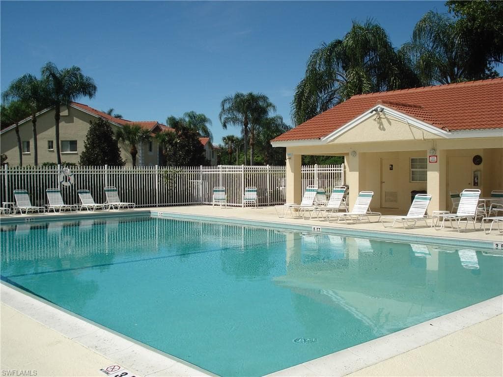 7725 Jewel Ln 202, Naples, FL 34109-22