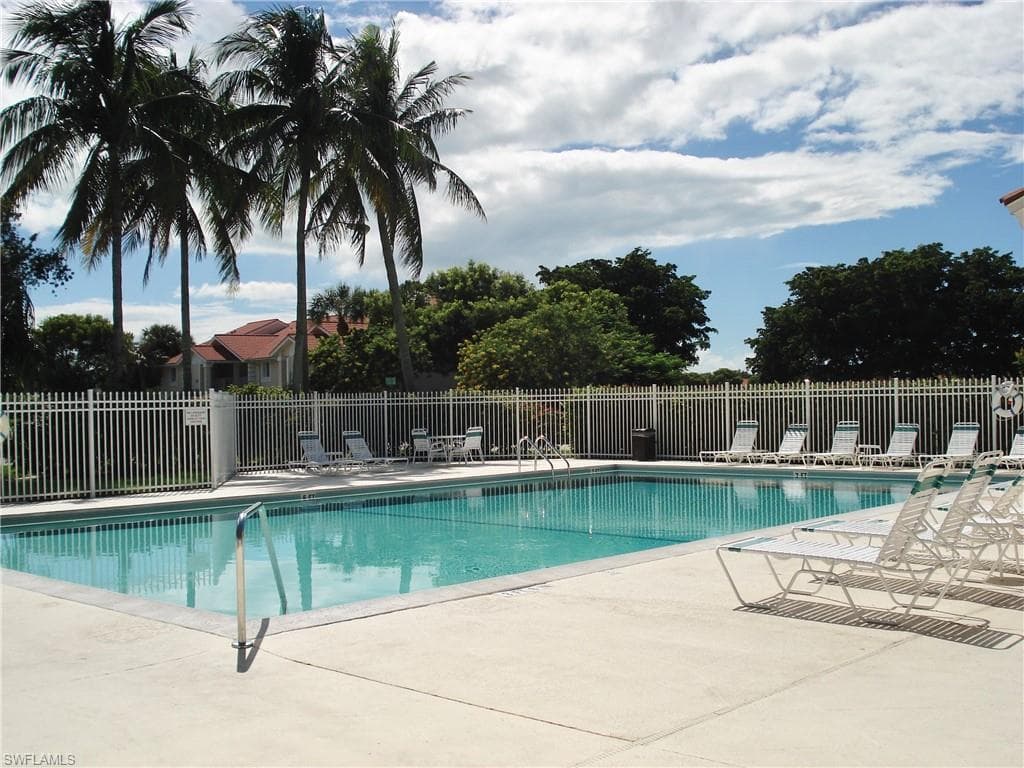 7725 Jewel Ln 202, Naples, FL 34109-23