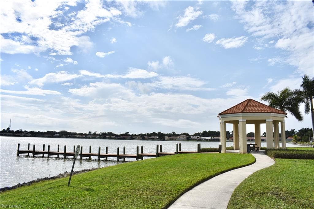 7725 Jewel Ln 202, Naples, FL 34109-26