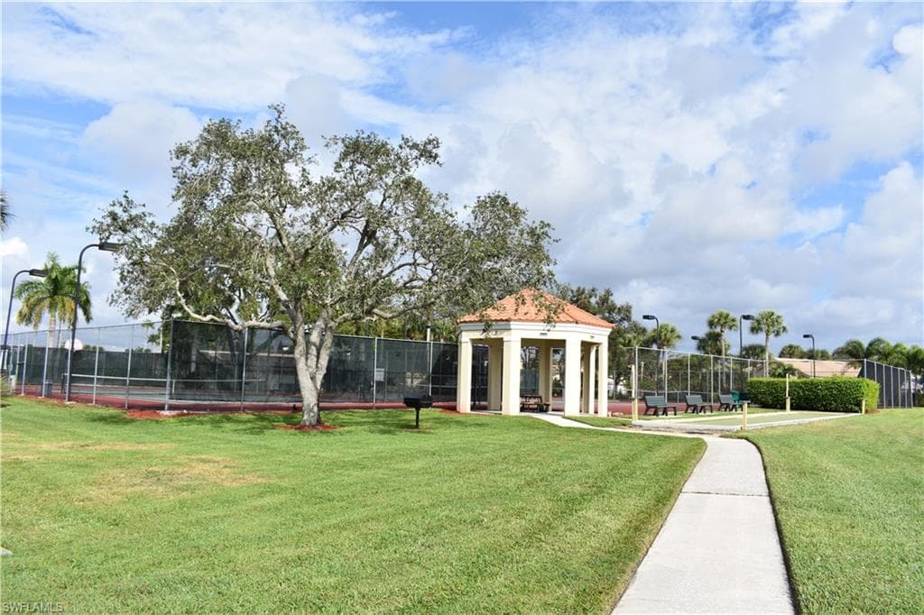7725 Jewel Ln 202, Naples, FL 34109-27