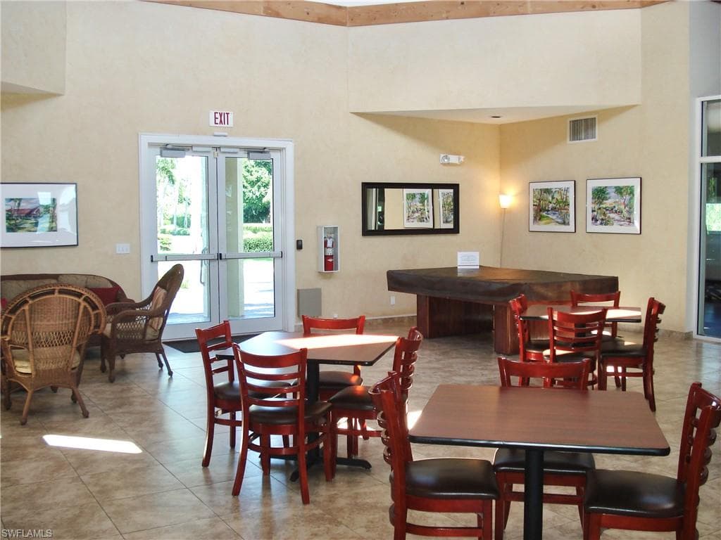 7725 Jewel Ln 202, Naples, FL 34109-28