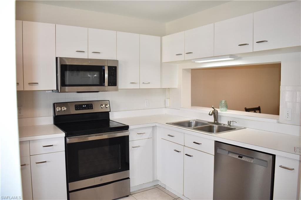 7725 Jewel Ln 202, Naples, FL 34109-2