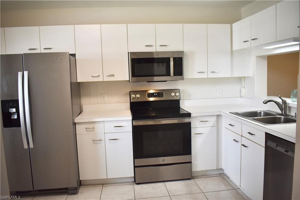 7725 Jewel Ln 202, Naples, FL 34109-3
