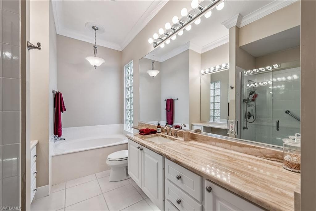 2881 Hatteras Way, Naples, FL 34119-14