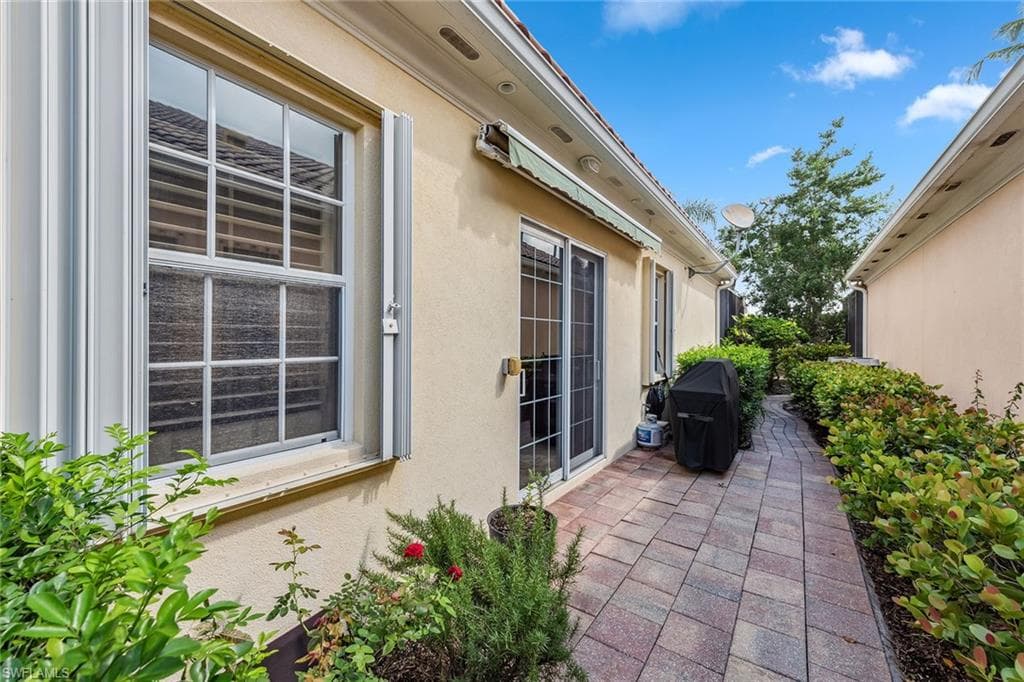 2881 Hatteras Way, Naples, FL 34119-28