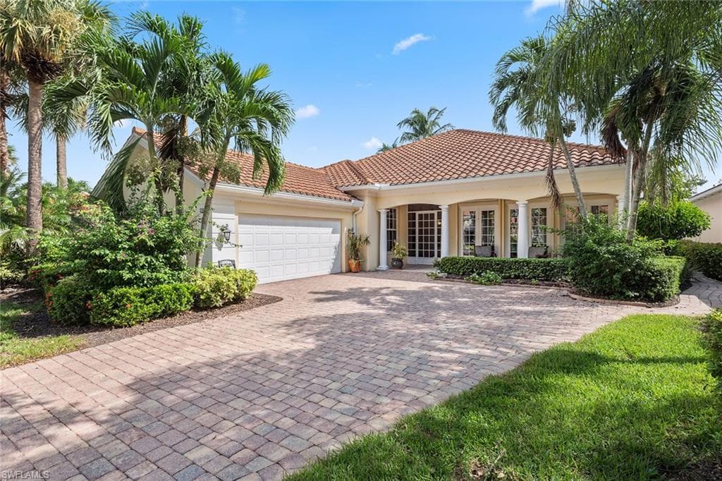 2881 Hatteras Way, Naples, FL 34119-2