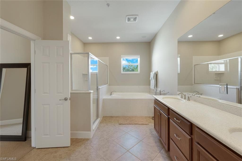 9221 Quartz Ln 9-202, Naples, FL 34120-26