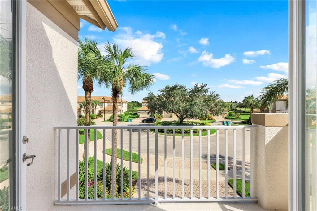 9221 Quartz Ln 9-202, Naples, FL 34120-34