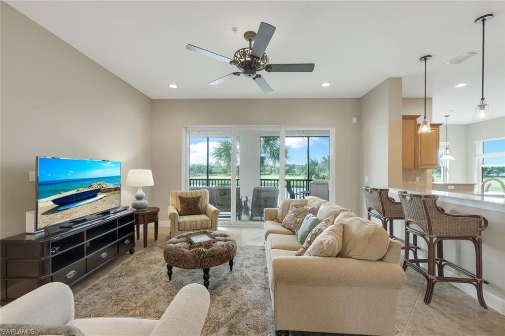 9221 Quartz Ln 9-202, Naples, FL 34120-8