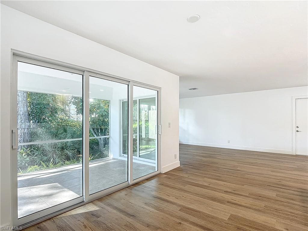 375 Carnaby Ct 54, Naples, FL 34112-23