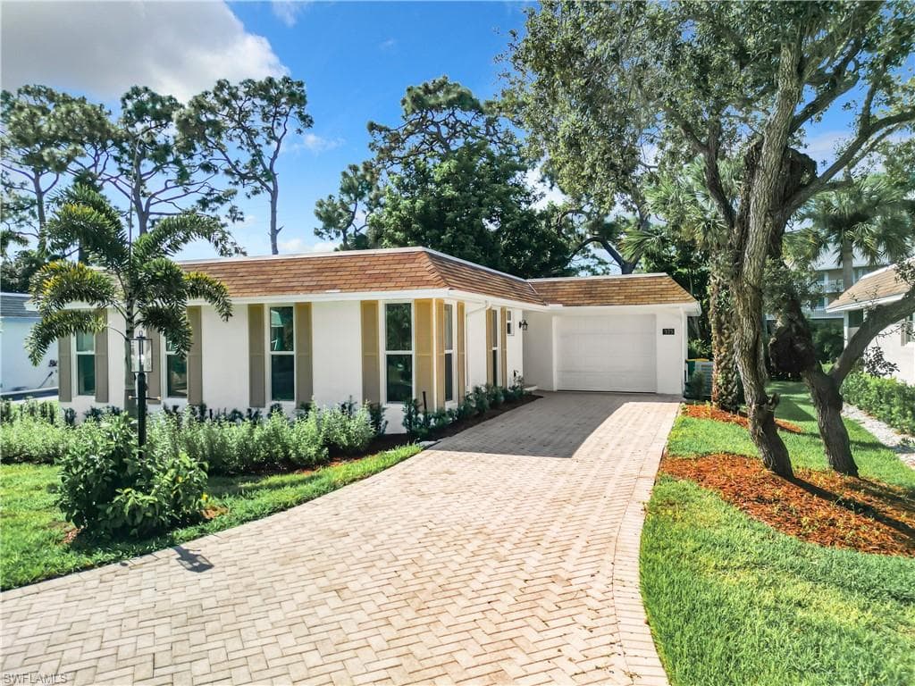 375 Carnaby Ct 54, Naples, FL 34112-2