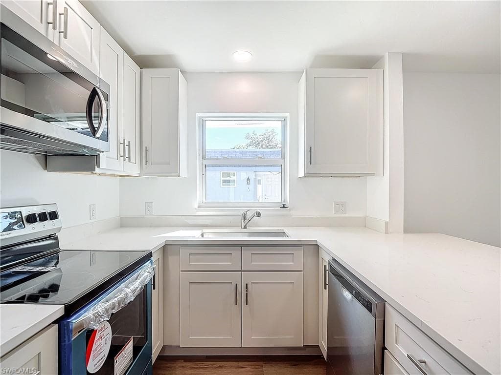 375 Carnaby Ct 54, Naples, FL 34112-29