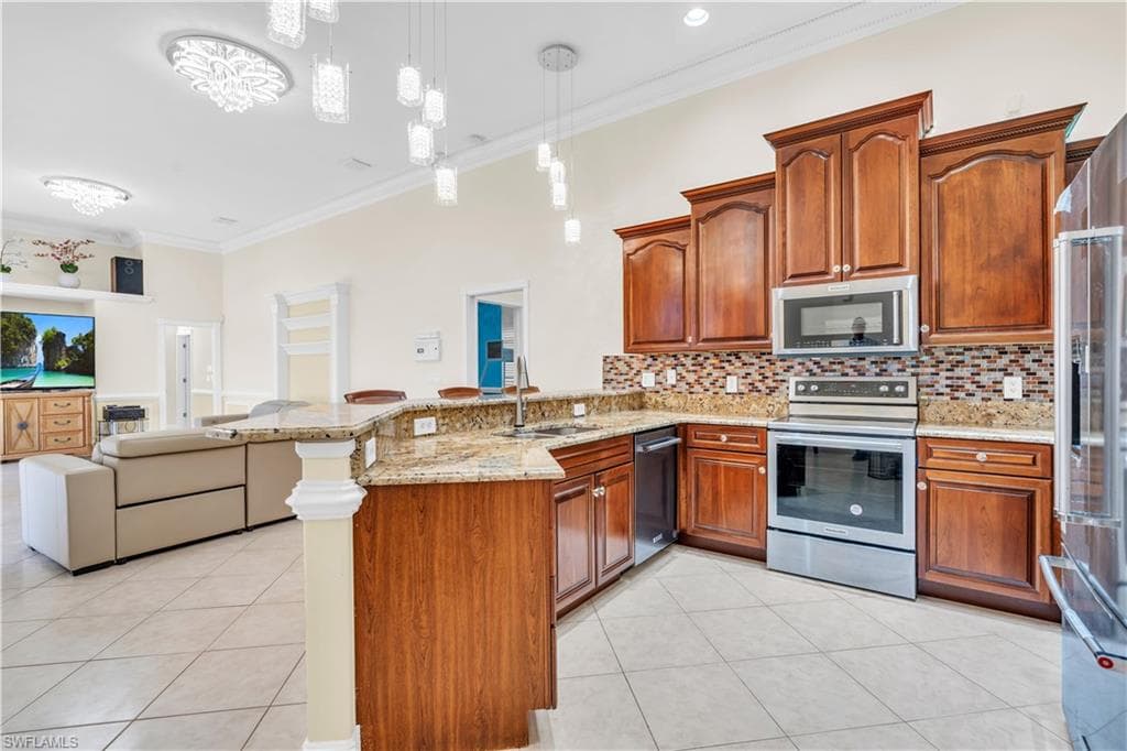 5024 8th Pl, Cape Coral, FL 33914-19