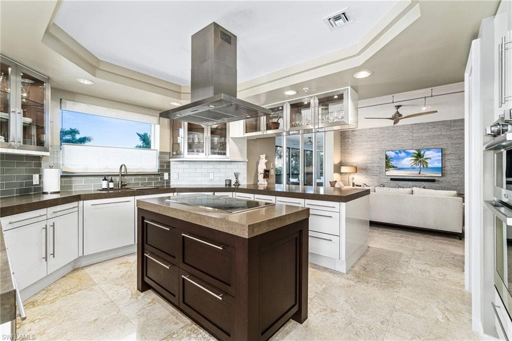 8473 Bay Colony Dr 304, Naples, FL 34108-9