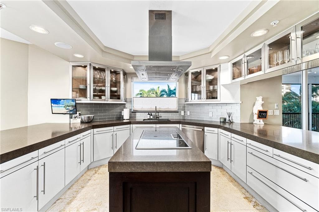 8473 Bay Colony Dr 304, Naples, FL 34108-10