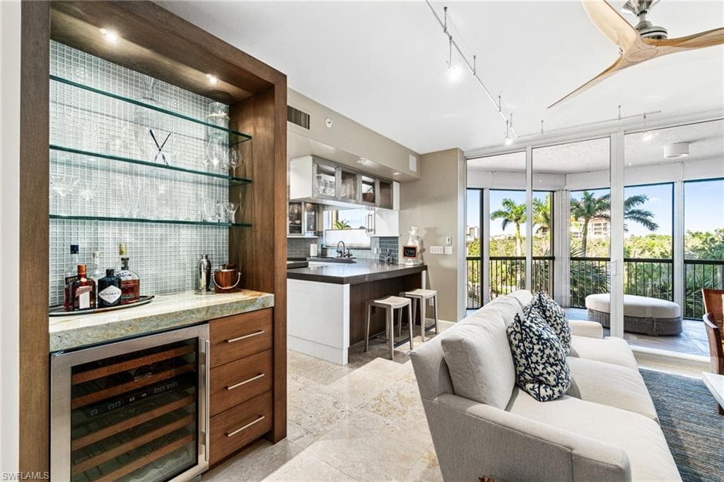 8473 Bay Colony Dr 304, Naples, FL 34108-12