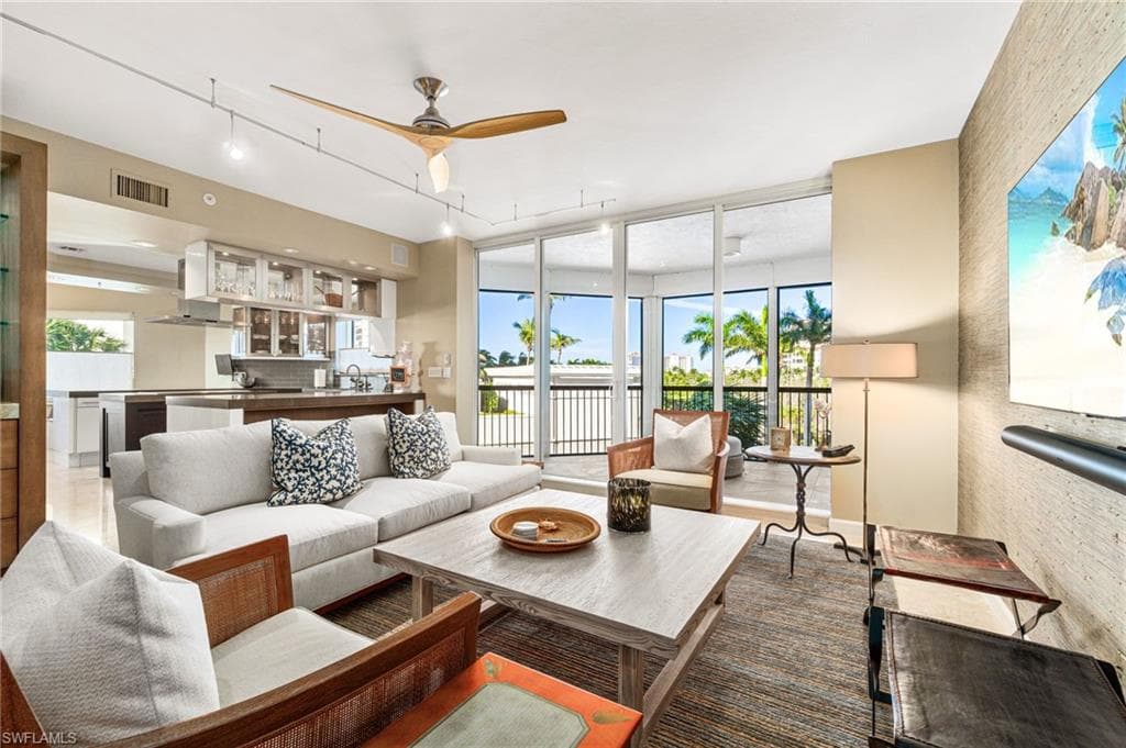 8473 Bay Colony Dr 304, Naples, FL 34108-13