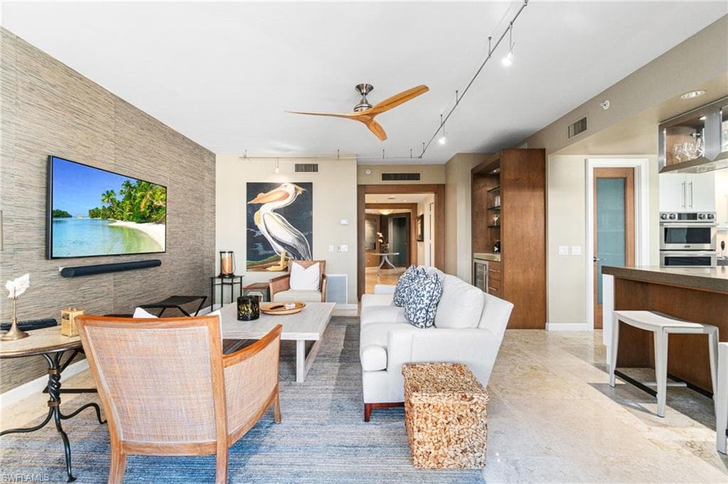 8473 Bay Colony Dr 304, Naples, FL 34108-16