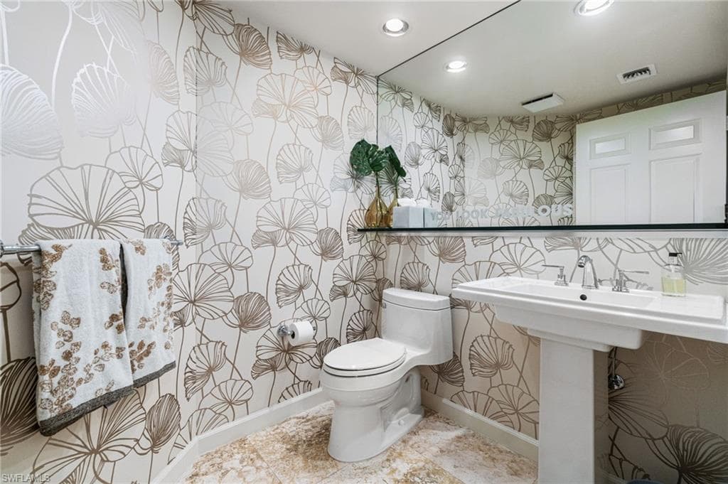 8473 Bay Colony Dr 304, Naples, FL 34108-18