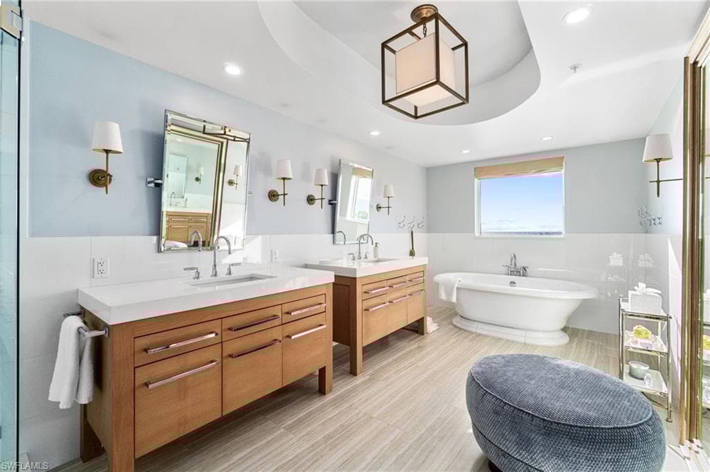 8473 Bay Colony Dr 304, Naples, FL 34108-29