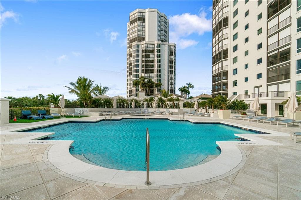 8473 Bay Colony Dr 304, Naples, FL 34108-38