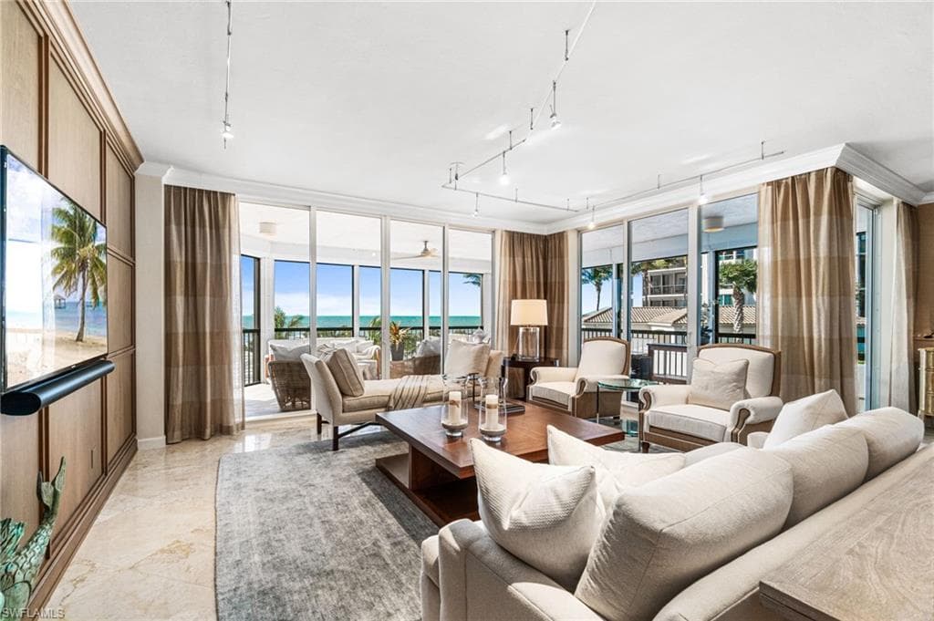8473 Bay Colony Dr 304, Naples, FL 34108-3