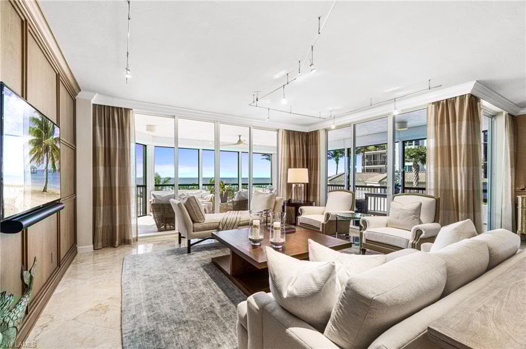 8473 Bay Colony Dr 304, Naples, FL 34108-3