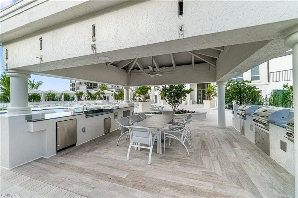 8473 Bay Colony Dr 304, Naples, FL 34108-39