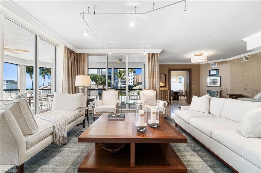 8473 Bay Colony Dr 304, Naples, FL 34108-5