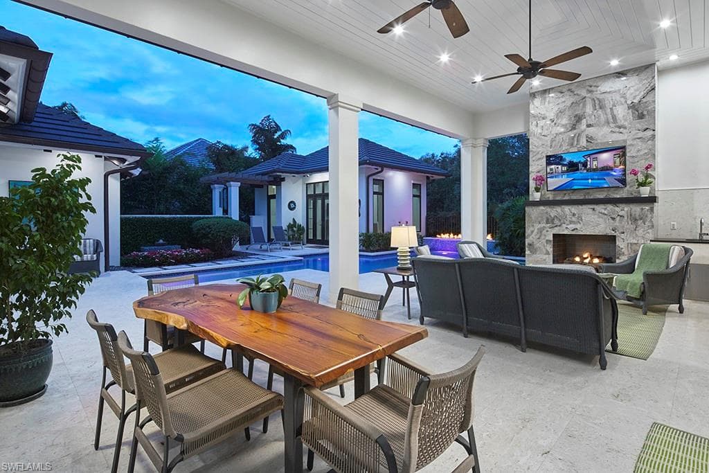 803 Shadow Lake Ln, Naples, FL 34108-19