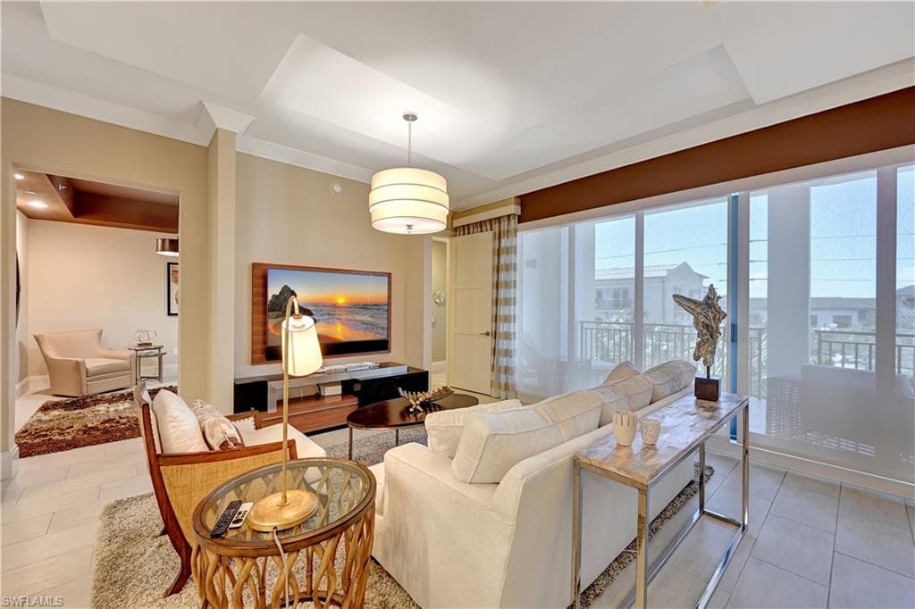 1030 3rd Ave S 307, Naples, FL 34102-9