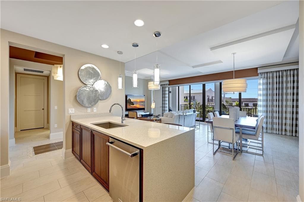 1030 3rd Ave S 307, Naples, FL 34102-14