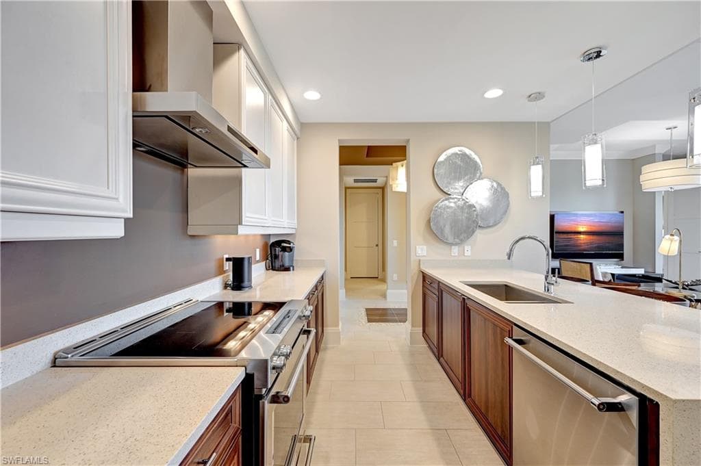 1030 3rd Ave S 307, Naples, FL 34102-15