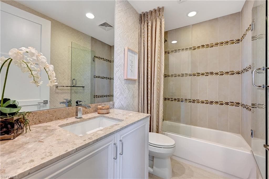 1030 3rd Ave S 307, Naples, FL 34102-26