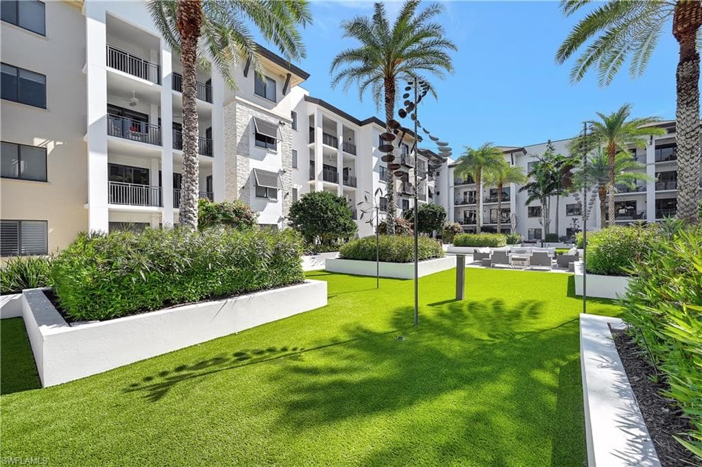 1030 3rd Ave S 307, Naples, FL 34102-31