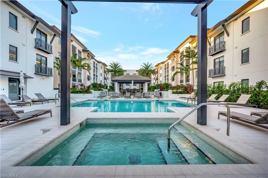 1030 3rd Ave S 307, Naples, FL 34102-32