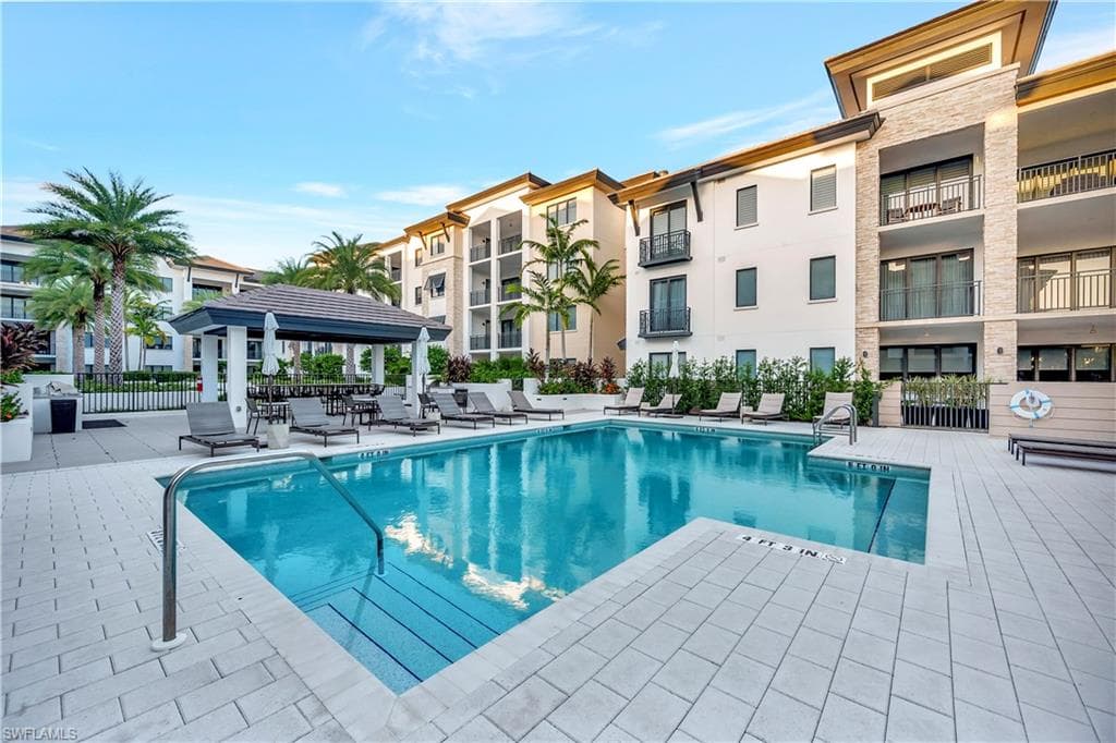 1030 3rd Ave S 307, Naples, FL 34102-33