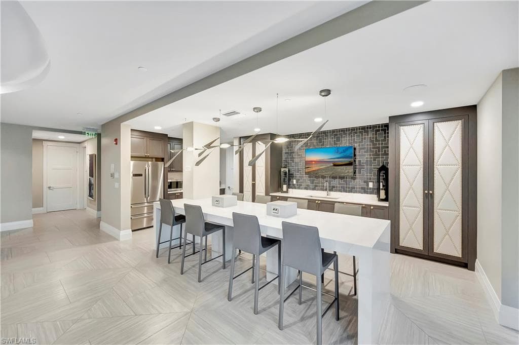 1030 3rd Ave S 307, Naples, FL 34102-36