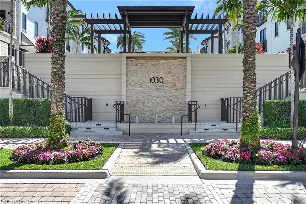 1030 3rd Ave S 307, Naples, FL 34102-3